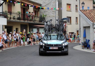 Tour de France : accueillir une étape, ça vaut le « coût » ?